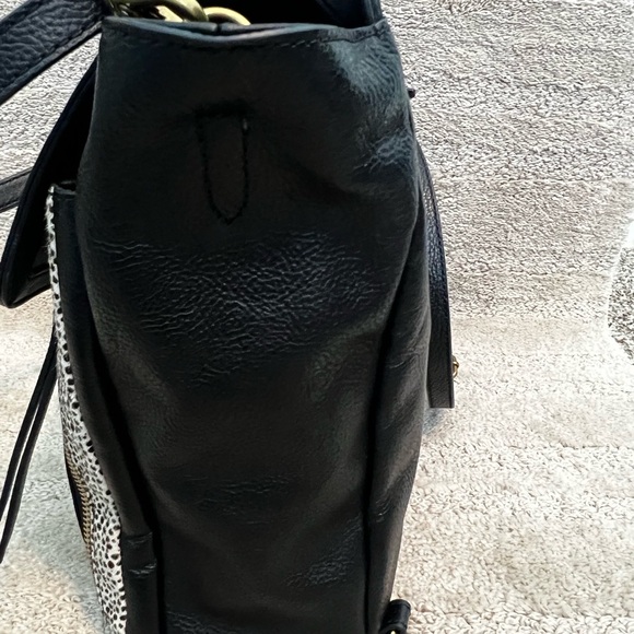 ❤️ Fossil Amelia White Cheetah Black Leather Backpack Shoulder Bag ZB7856504 FS - Picture 12 of 14